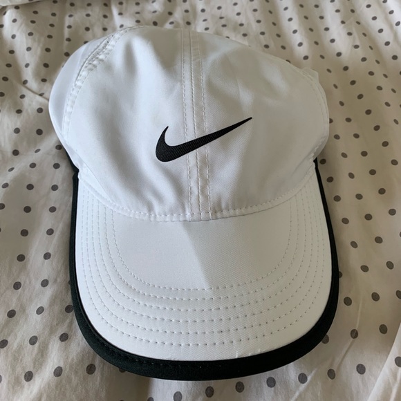 Nike Accessories - Nike Featherlight Adjustable Hat